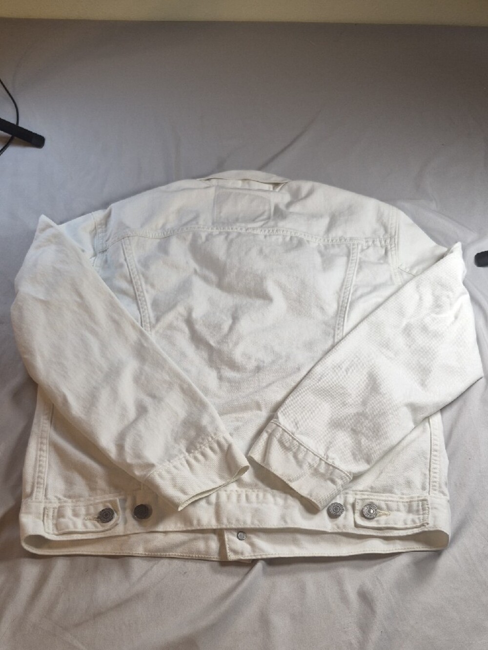 Levi's White Men's Denim Jacket with Button Front - Picture 7 of 7